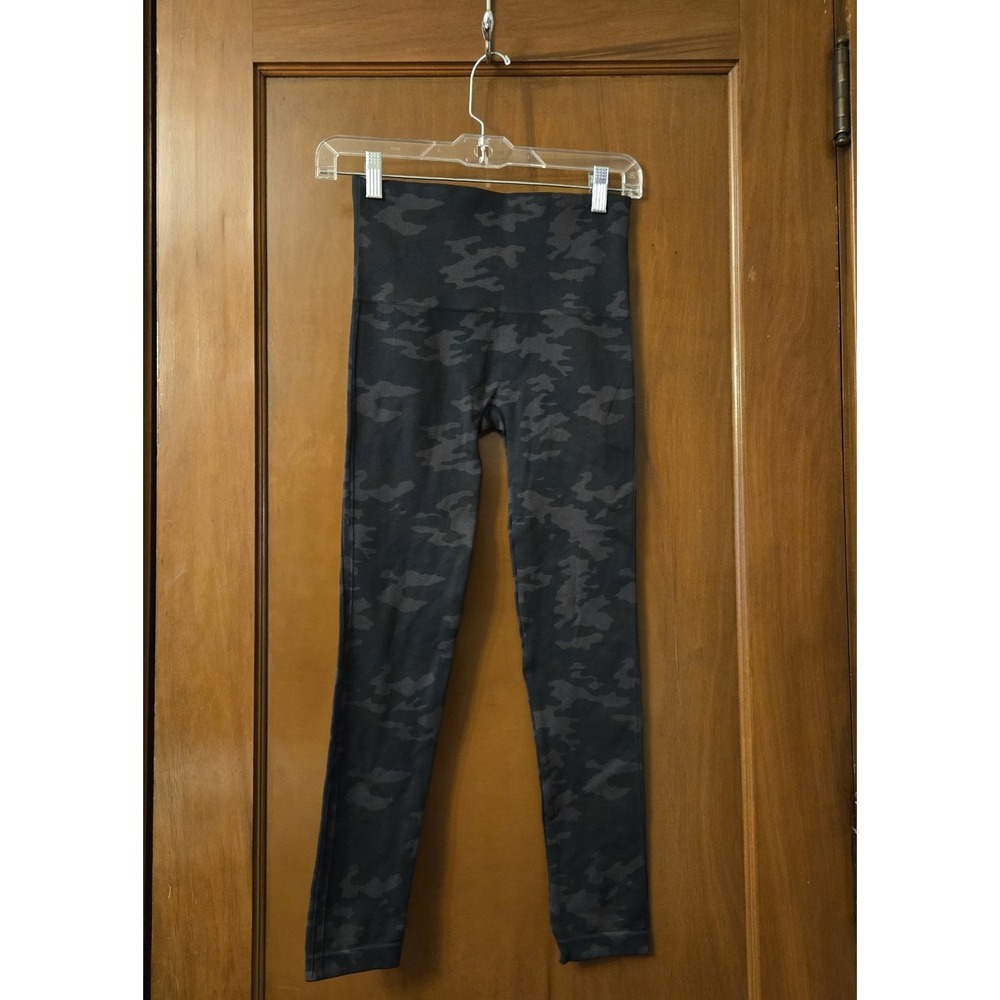 SPANX Look At Me Now Seamless Leggings Dark Camo Size Medium EUC Worn Once - Picture 2 of 8